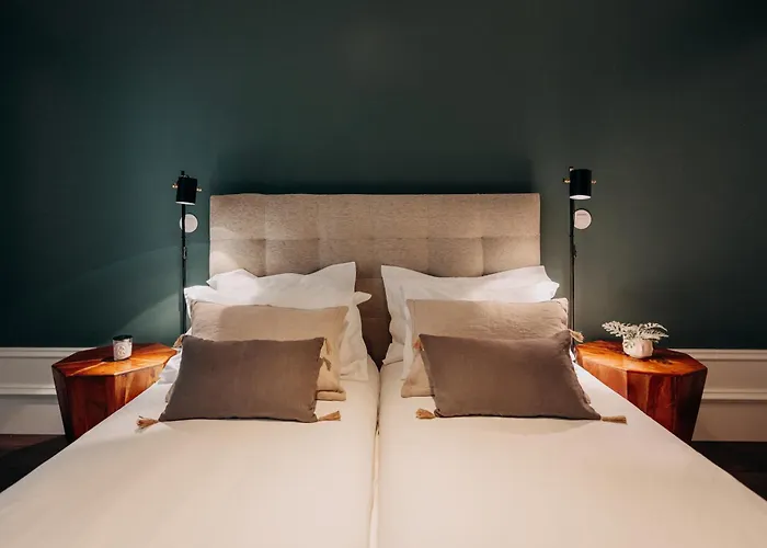 Almada 234 아파트